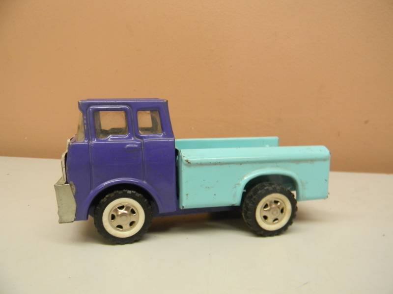 lot 71 image: VINTAGE 1960s MARX SEMI CAB PICK UP TRUCK - TWO TONE - RARE - SEE PICTURES