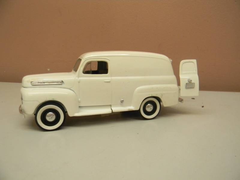 lot 78 image: LIBERTY CLASSICS BY SPEC CAST 1948 FORD F-1 BANK - RARE WHITE - SEE PICTURES