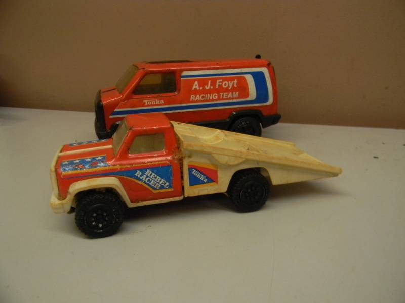 lot 80 image: VINTAGE 1970s TONKA  A.J. FOYT RACING TEAM VAN & TONKA REBEL RACER TRUCK - NICE SET - SEE PICTURES