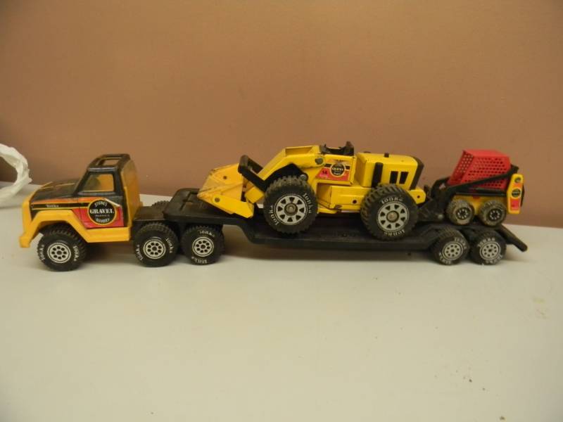 lot 84 image: VINTAGE TONKA - STONES GRAVEL QUARRY TRUCK, TRAILER, FRONT END LOADER & BOBCAT - AWESOME COLLECTION - SEE PICTURES