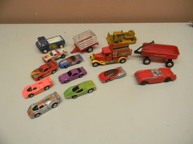 lot 88 image: VINTAGE COLLECTION OF HOT WHEELS, MATCHBOX, TOOTSIE TOYS, NYLINT & DAIRY QUEEN RADIO FLYER WAGON - SEE PICTURES