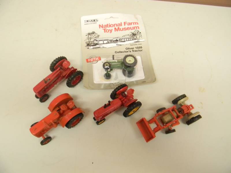 lot 99 image: VINTAGE 164 SCALE DIE CAST FARM TRACTORS - OLIVER IN PACKAGE, MASSEY HARRIS, CASE, McCORMICK FARMALL & FORD - GREAT COLLECTION - SEE PICTURES