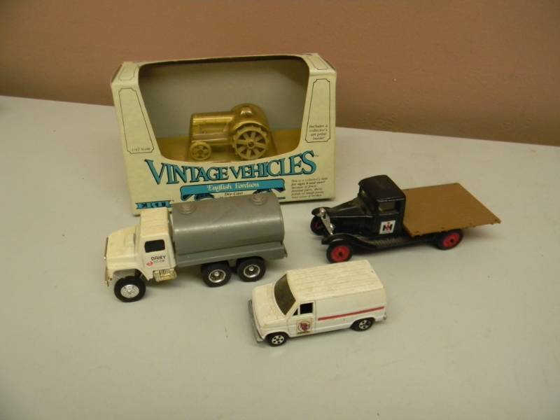 lot 101 image: ERTL VINTAGE VEHICLES ENGLISH FORDSON DIE CAST METAL REPLICA 143 SCALE & VINTAGE ERTL FARM TRUCK COLLECTION - SEE PICTURES