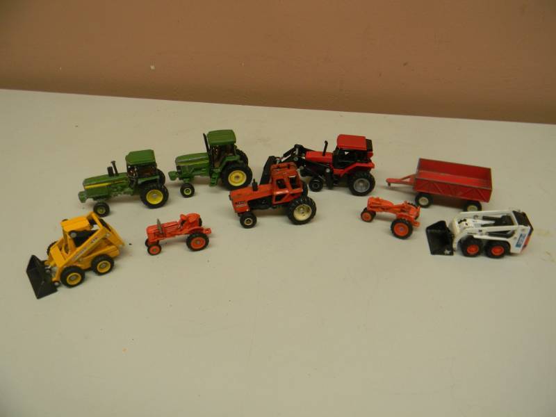lot 107 image: COLLECTION OF 164 DIE CAST FARM EQUIPMENT - SEE PICTURES