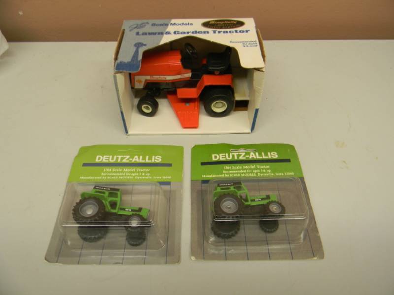 lot 110 image: SCALE MODELS SIMPLICITY LIMITED FIRST EDITION LAWN & GARDEN TRACTOR WITH 2 DEUTZ-ALLIS  164 SCALE MODEL TRACTORS MINNESOTA STATE FAIR 1987 & 1990 - SEE PICTURES