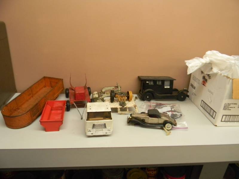 lot 118 image: LARGE COLLECTION OF PARTS AND MORE - SEE PICTURES