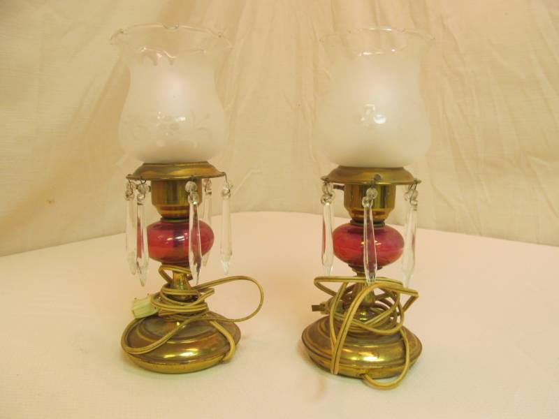 lot 10 image: (2) Vintage table lamps, 11 tall...