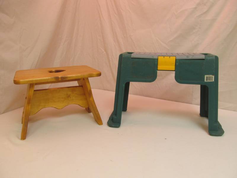 lot 19 image: Wooden footstool, gardeners bench...