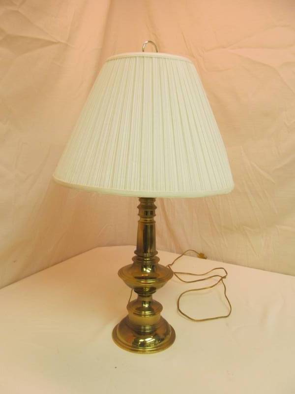 lot 33 image: Brass finish table lamp- 29 tall...