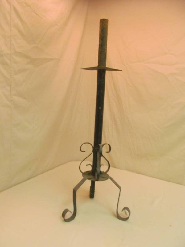 lot 38 image: Flower pot stand...