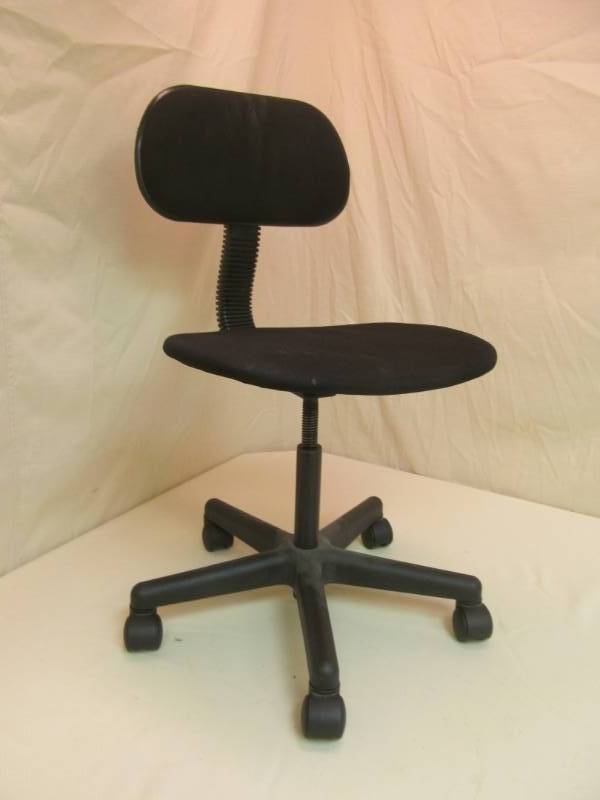 lot 48 image: Office chair...