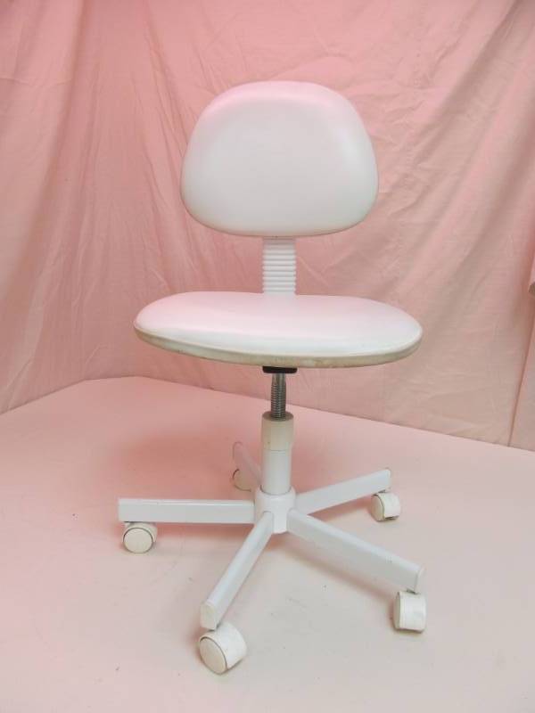 lot 49 image: Office chair...
