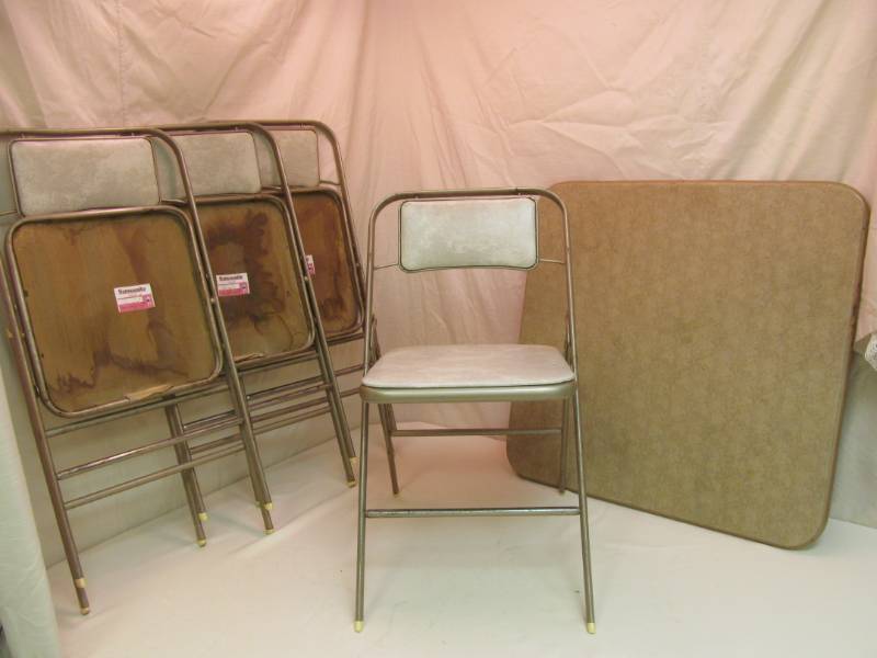 lot 51 image: Card table w 4 Samsonite folding c...