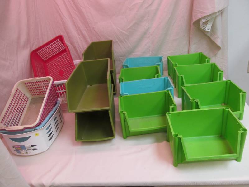 lot 58 image: Organizer bins...