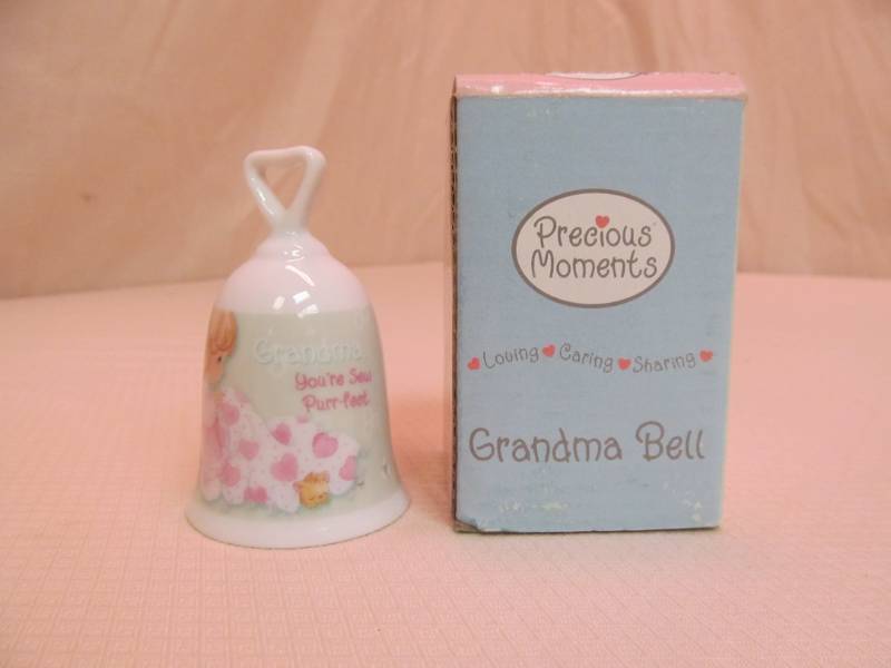 lot 88 image: Grandma Bell Precious Moments (128)...