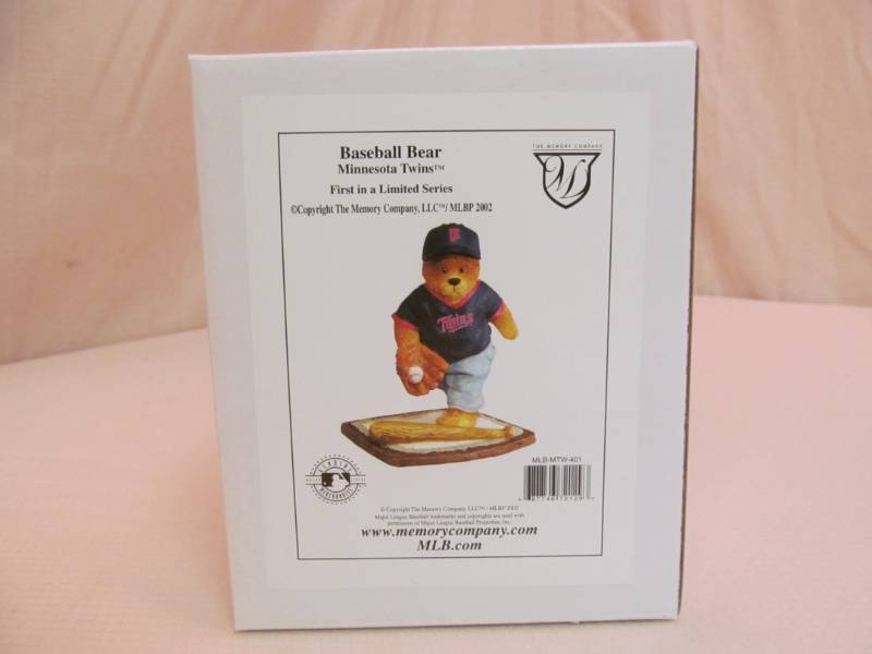 lot 91 image: Minnesota Twins baseball bear colle...