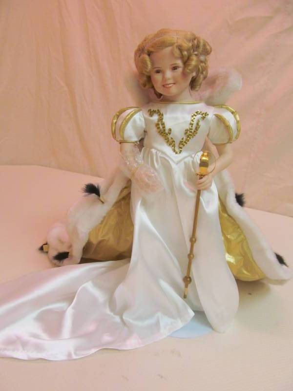 lot 105 image: Collectors Shirley Temple Porcelain...