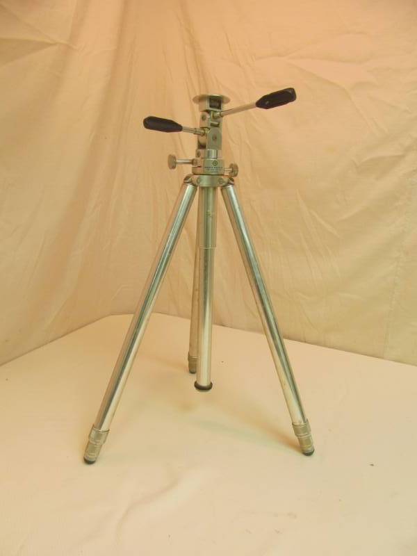lot 109 image: Photo Tripod...