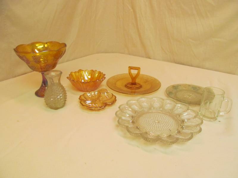 lot 117 image: Group of vintage glassware...