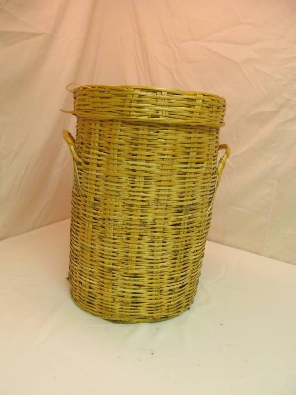 lot 132 image: Wicker basket...