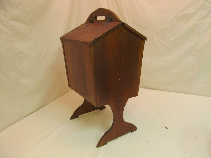 lot 135 image: Vintage sewingknitting box...