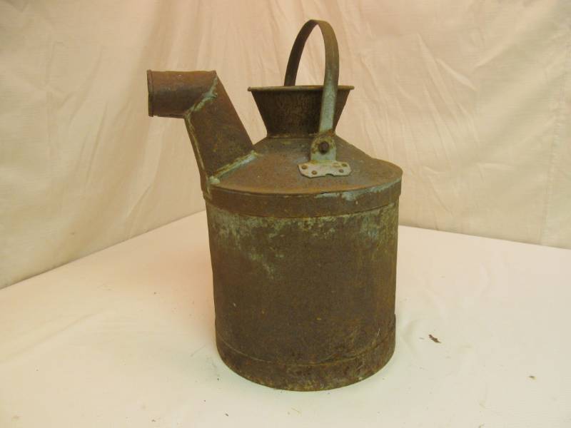lot 136 image: Vintage oil can...