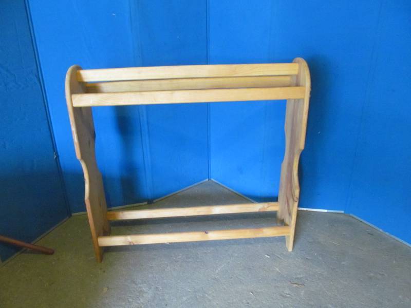 lot 155 image: Pine wood quilt rack...