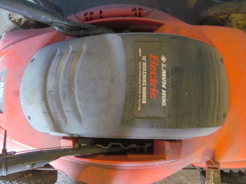lot 168 image: Black & Decker electric mulching mo...