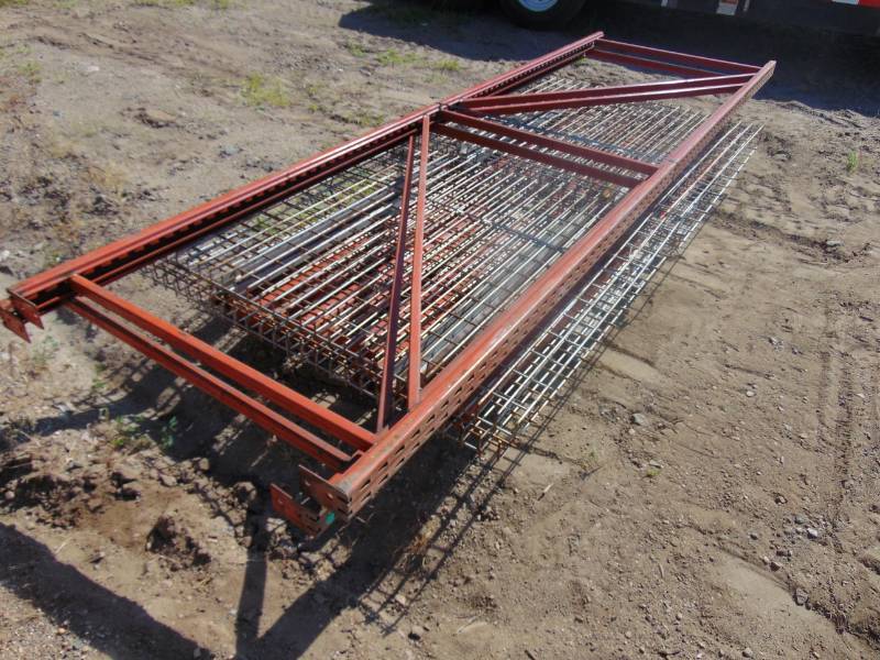 lot 4 image: Pallet Racking