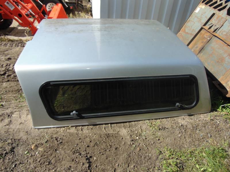 lot 8 image: Truckmate Fiberglass Topper
