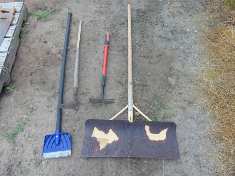 lot 12 image: Lot of Tools