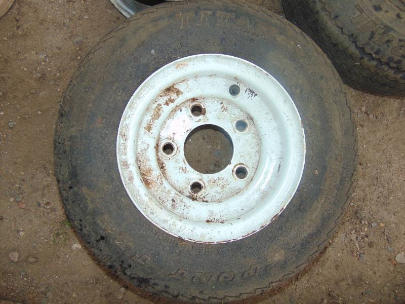 lot 13 image: Misc Tires and Rims