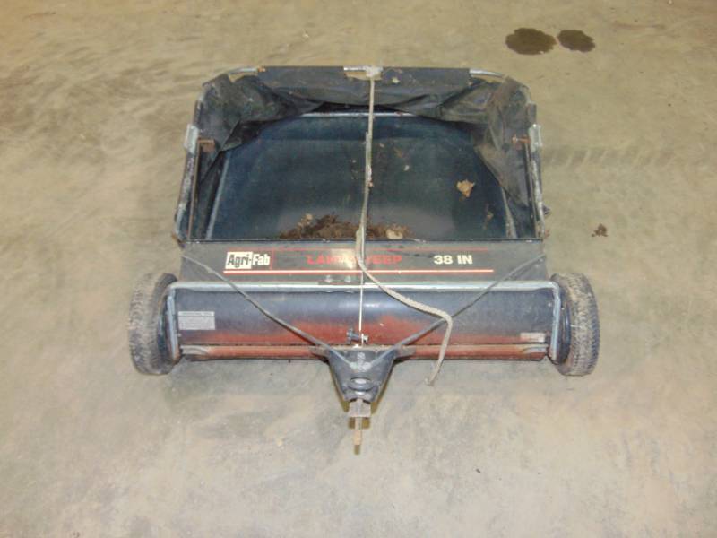lot 20 image: Agri-Fab 38 Lawn Sweeper