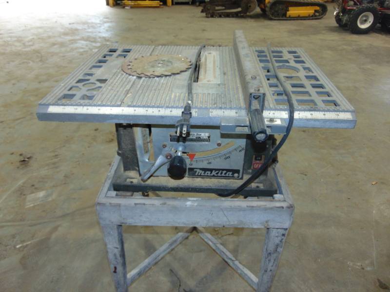 lot 37 image: Makita Table Saw