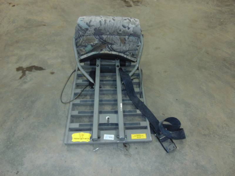 lot 39 image: Portable Deer Stand