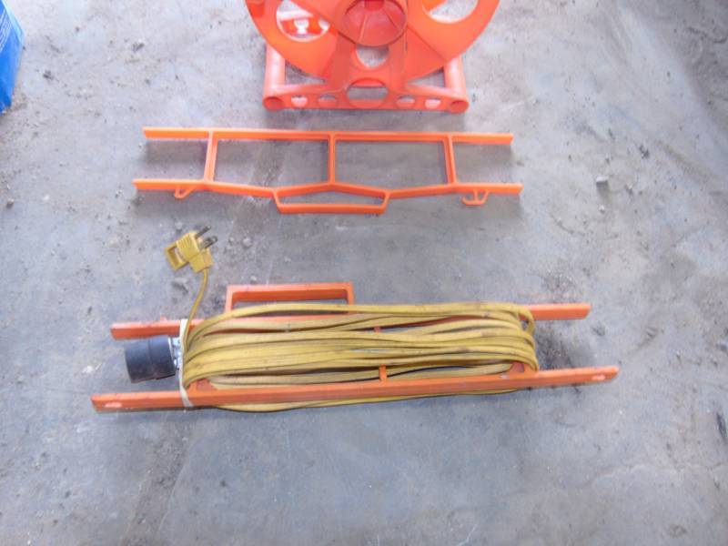 lot 49 image: Electric Cord Holders