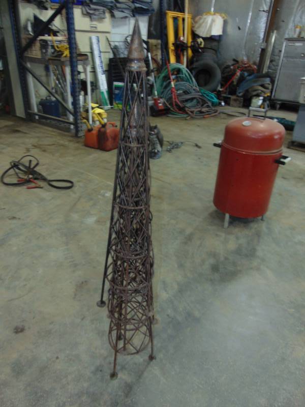 lot 58 image: Tomato Plant Stand