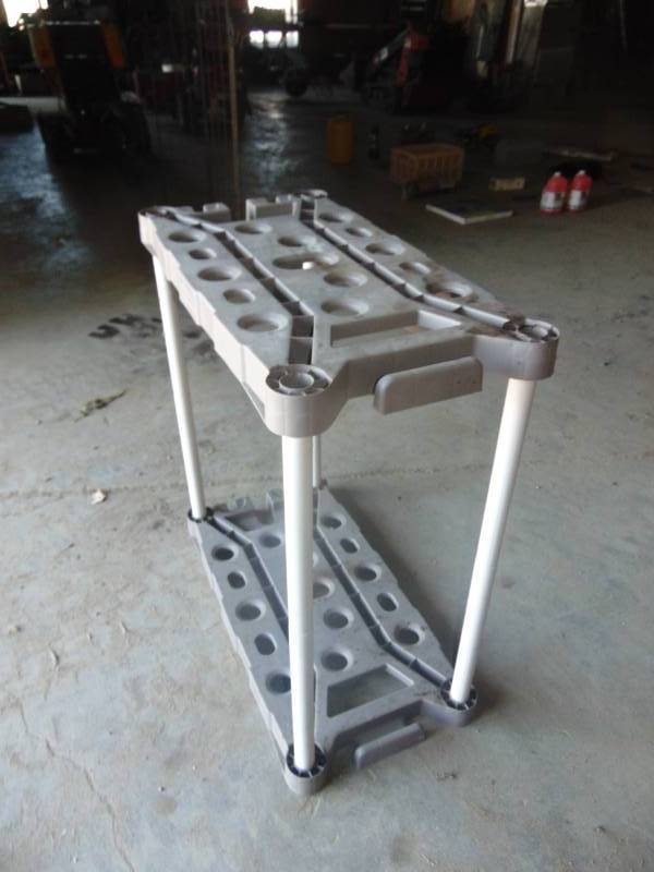 lot 68 image: Small Plastic Shelf