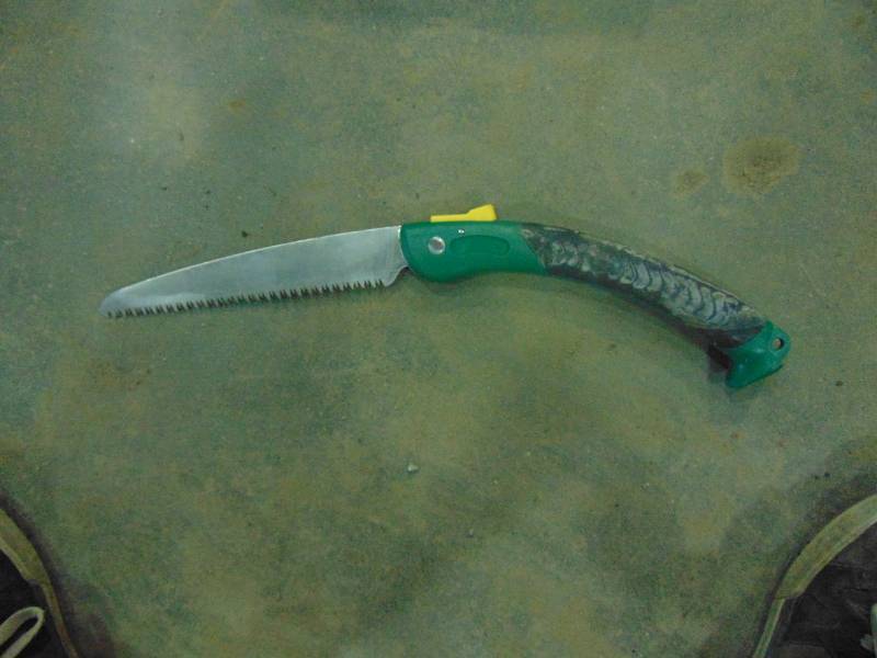 lot 73 image: Handheld Tree Trimmer