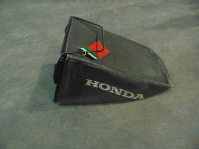 lot 132 image: Honda Lawnmower Bag