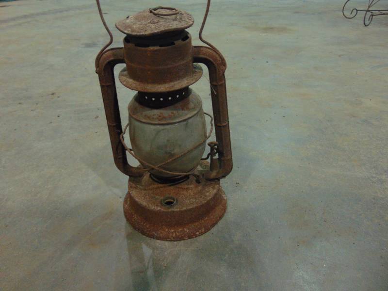 lot 143 image: Vintage Lantern
