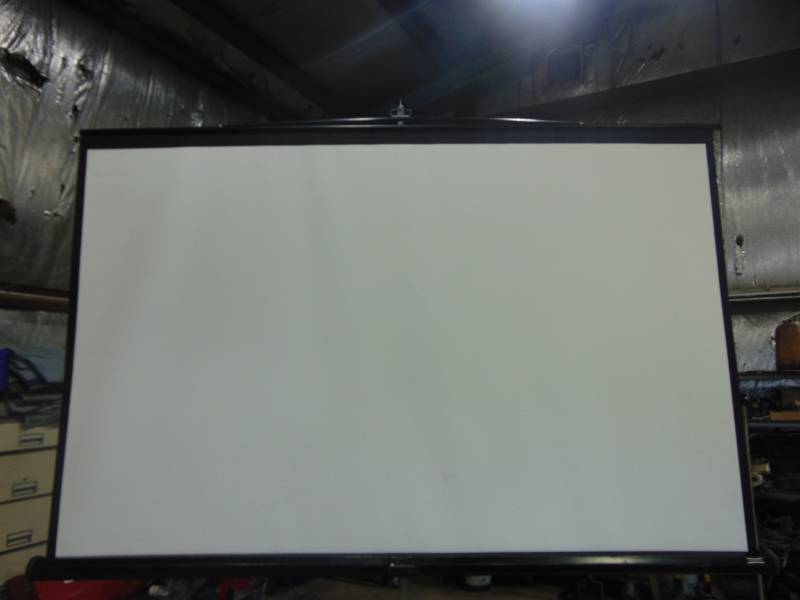 lot 145 image: Da-Lite Projector Screen