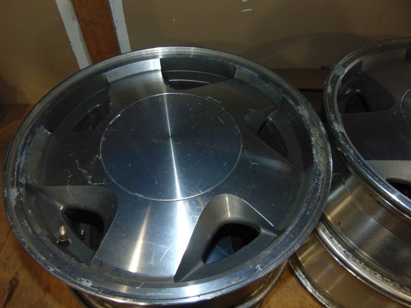 lot 148 image: (4) Rims Off Mid 90s Chevrolet 4x4 Truck
