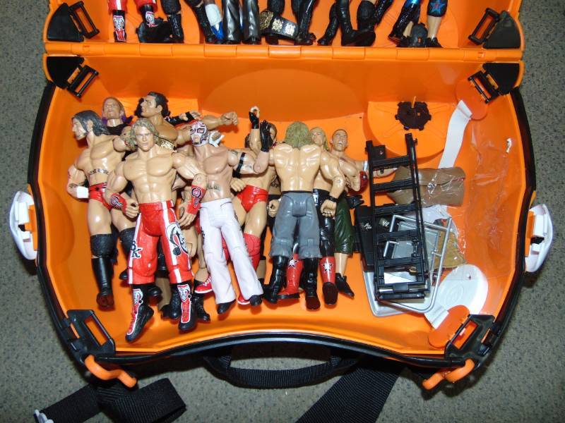 lot 151 image: (23) Wrestling Figurines and a Trunki Ride on Suit Case