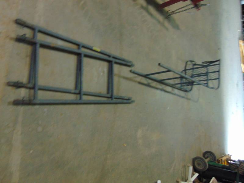 lot 160 image: Portable Deer Ladder Stand