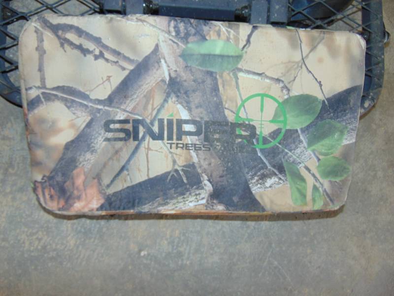 lot 163 image: Sniper Portable Tree Stand