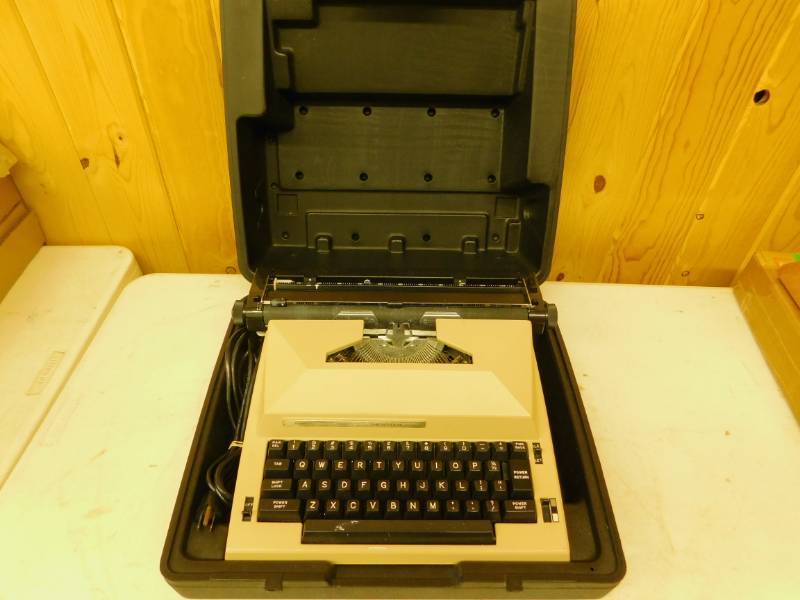lot 2 image: Sears The Scholar Electric Typewriter