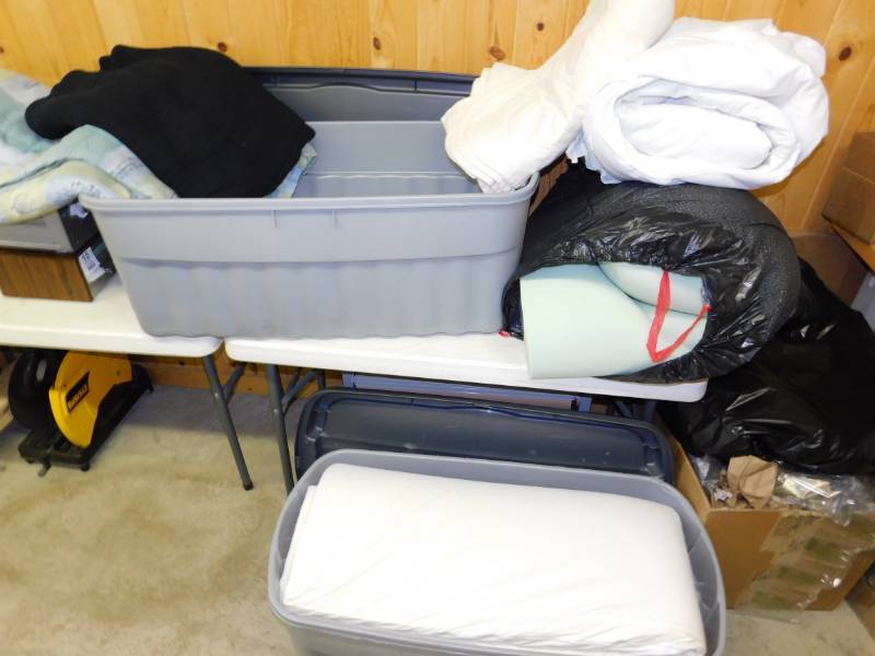 lot 28 image: Lot of King Size Bedding