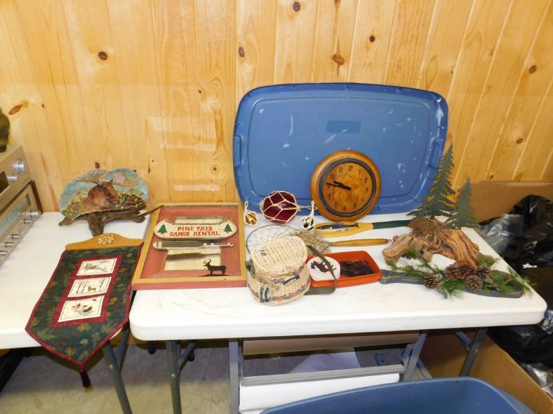 lot 30 image: Lot of Home or Cabin Decor