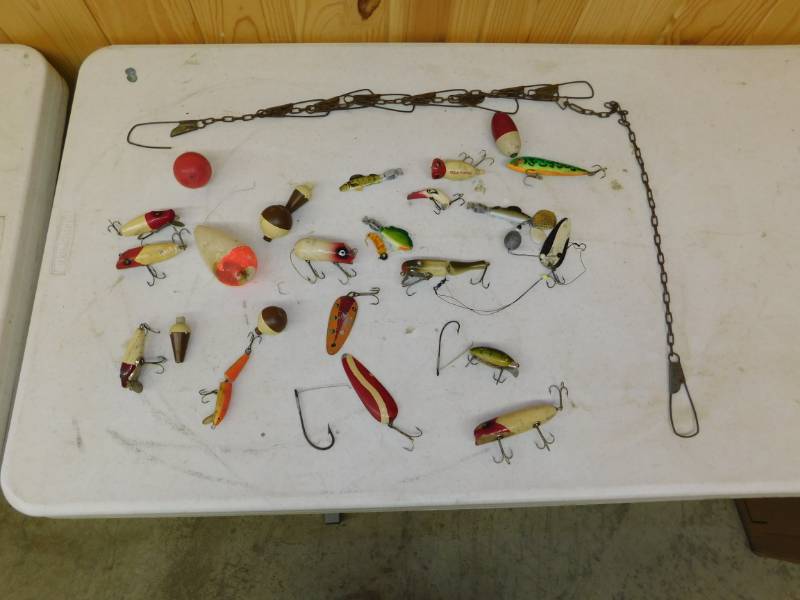 lot 32 image: Lot of Vintage Fishing Lures